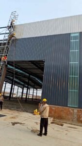 Sistema de correas y vigas de techo galvanizadas, diseñadas para soportar cargas sísmicas en galpones prefabricados chinos