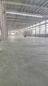 Vista exterior de nuestra gran fábrica de estructura metálica en China, con alta capacidad de producción para exportación