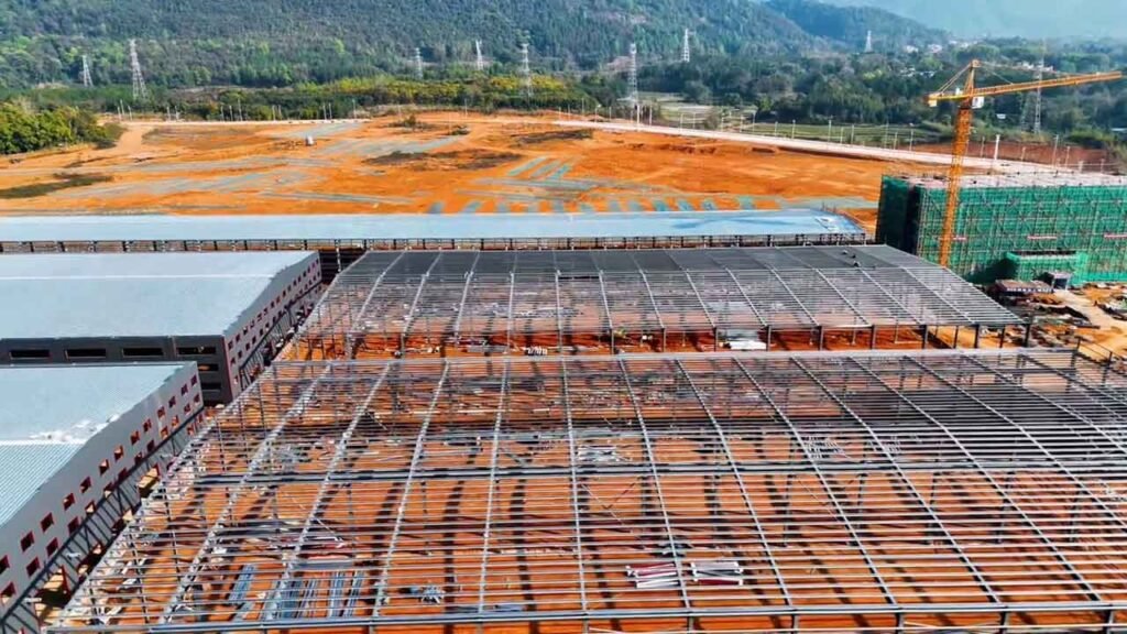 Proceso de fabricación con corte y soldadura de alta precisión para estructuras para bodegas en nuestra planta matriz