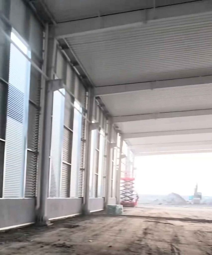 Instalación de revestimientos y cerramientos en bodegas industriales