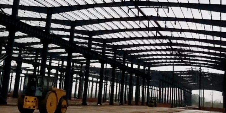 Large-scale ASTM certified steel structure for an industrial warehouse featuring heavy-duty portal frames and wide-span engineering