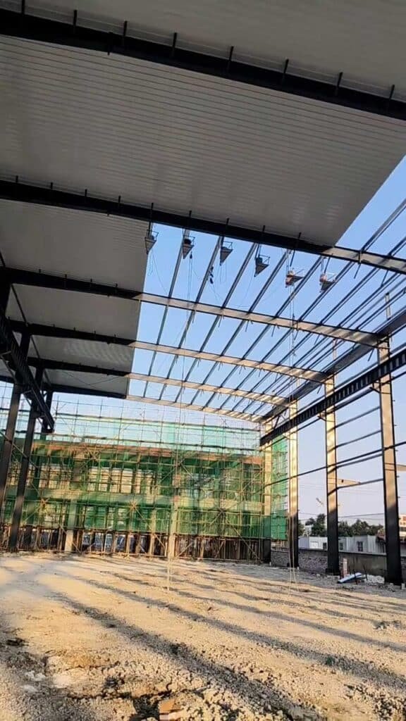 Empresa de estructuras metálicas, instalación de cubierta y perfilería para galpones.