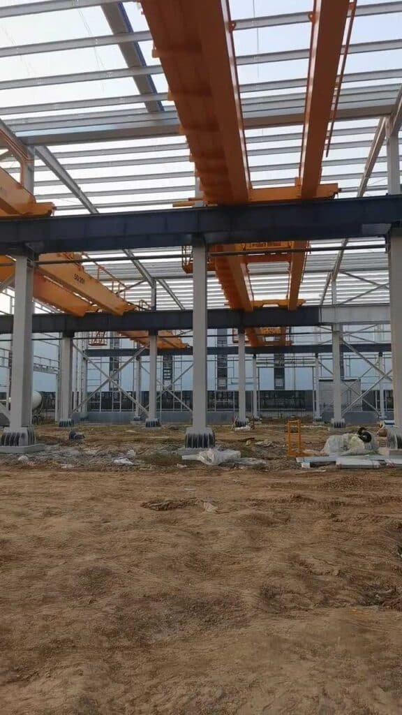 Galpón prefabricado para almacenes, eficiencia en tiempo y costos.