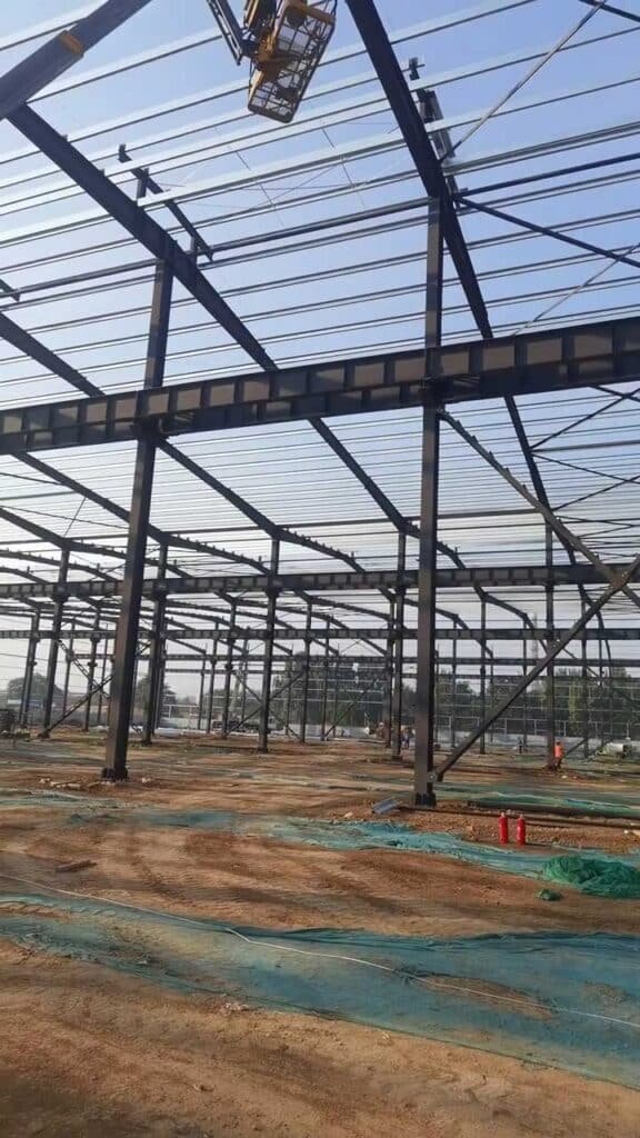 Bodega prefabricada de acero en Ecuador para logística moderna.
