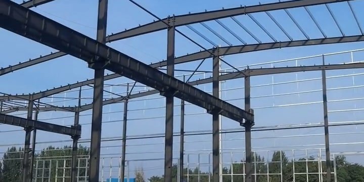 Estructura metálica para edificios industriales de alta resistencia.