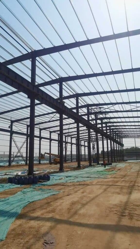 Estructura metálica para edificio industrial, alta resistencia sísmica