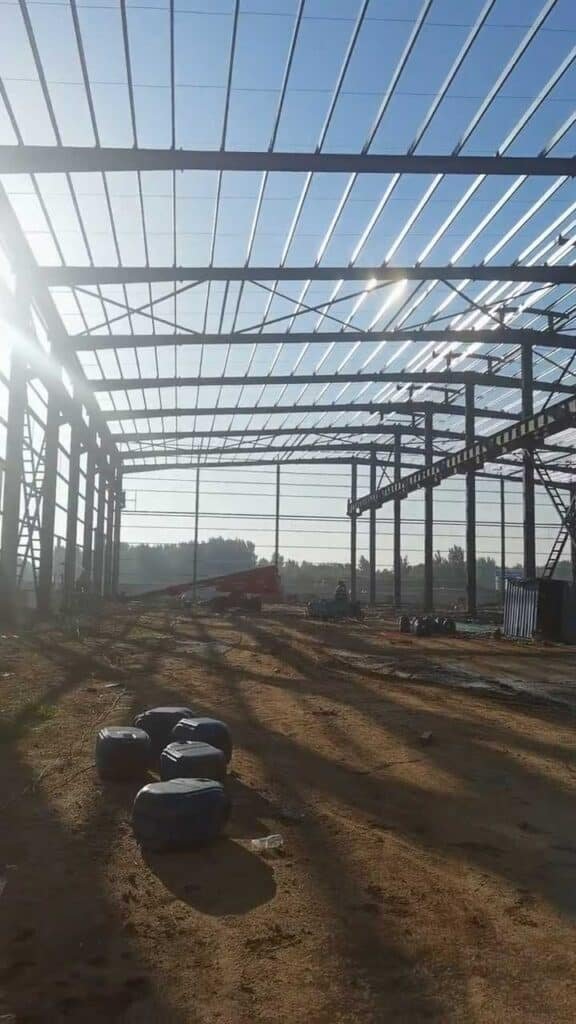 Galpón industrial en Perú, diseño optimizado para almacenes y bodegas.