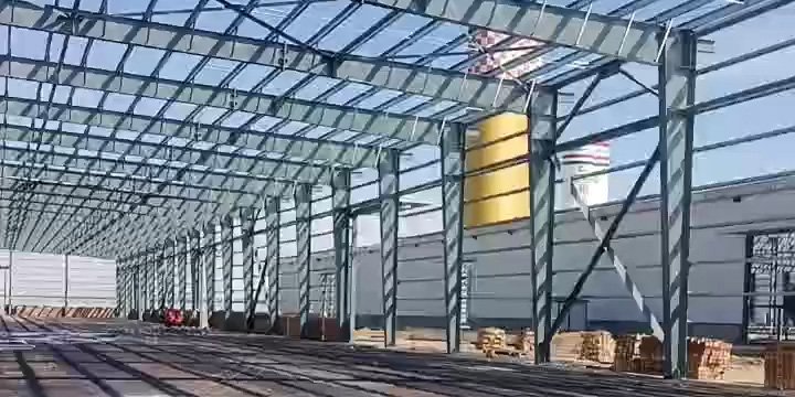 Wide span portal framing optimization demonstrating steel weight reduction for a low cost prefab warehouse.