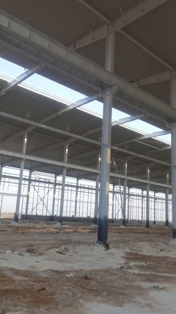 Estrategias para reducir el costo de construir una bodega industrial.