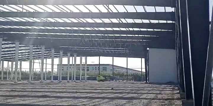 Ground-level perspective highlighting perfectly aligned steel columns and long-span beams provided by a top-tier steel fabrication China provider.